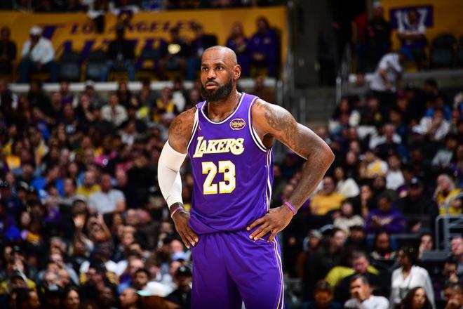 湖人遭雷霆双杀！老詹22+6+10丢关键三分 3连胜终结无缘升西部前3