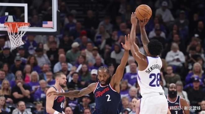 快船连胜难掩贫攻短板，33岁后卫成拖油瓶，前扣篮王也变工具人
