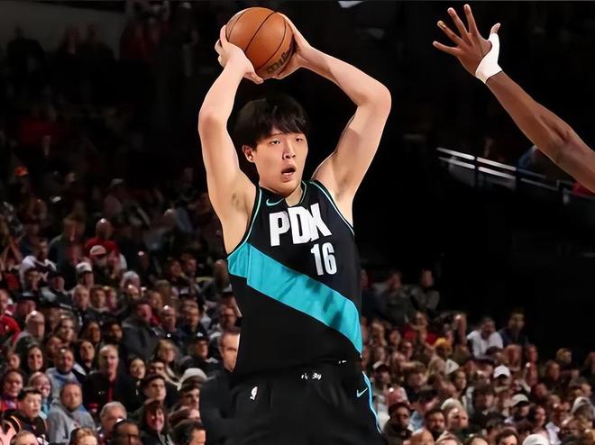 4連敗！國(guó)王加時(shí)不敵開拓者，威少一級(jí)惡意，楊瀚森連續(xù)2場(chǎng)遭棄用