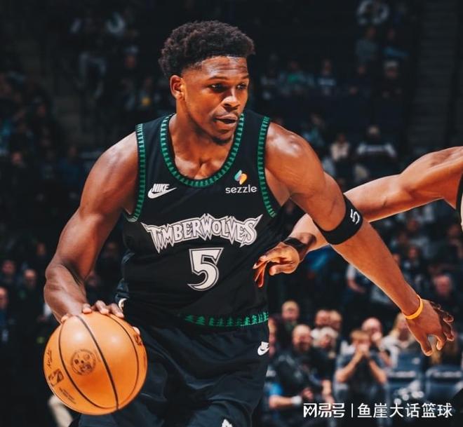 马刺完败！华子32+6创纪录，榜眼17+1尽力，兰德尔22+12全队第一