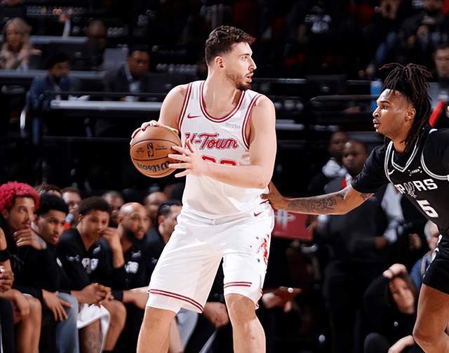 16分逆转！马刺改变了战术，杜兰特谈文班明牌，乌度卡你调整太慢