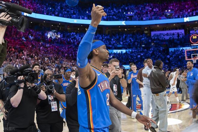 哈登里程碑、小卡破纪录，仍无缘日最佳！你们碰到神挡杀神的MVP