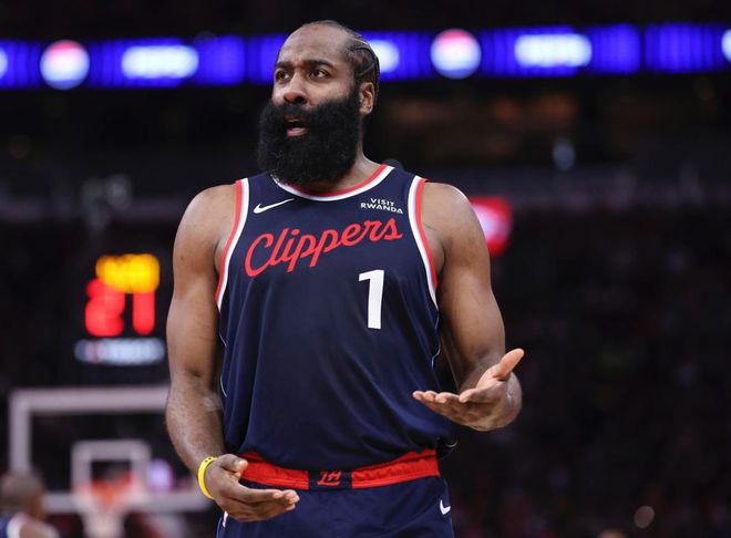 虽然哈登已经无法带队赢球，但他依旧能造犯规！