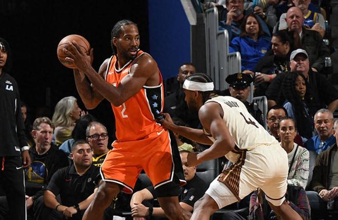 首发出场，5中1得4分，正负值-18，全队最低！勇士还是迷之自信啊