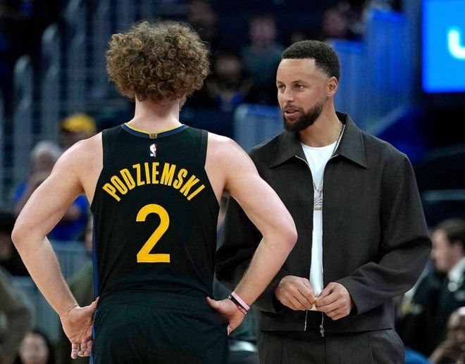 拿1亿合同，从夺冠核心滑落到局外人！该退役了，你把名声打没了