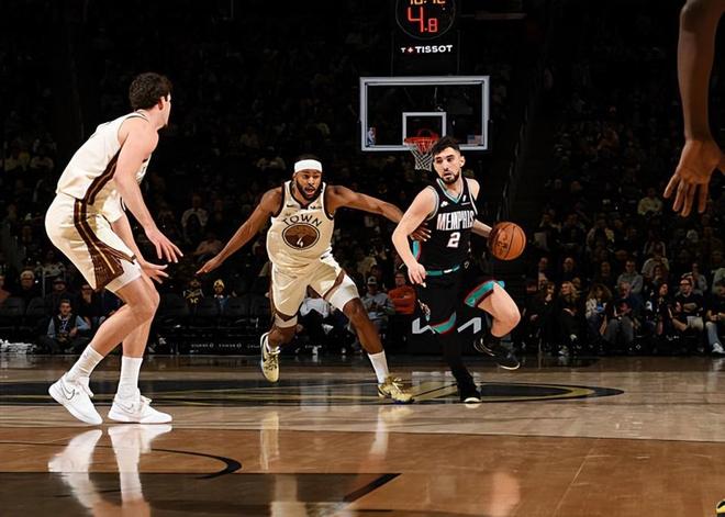 如果灰熊最后让后场大将留在场上，估计勇士就很难完成逆转了？