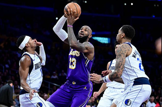 作死？在交易东契奇前独行侠面对湖人4胜1负 交易后已5连败