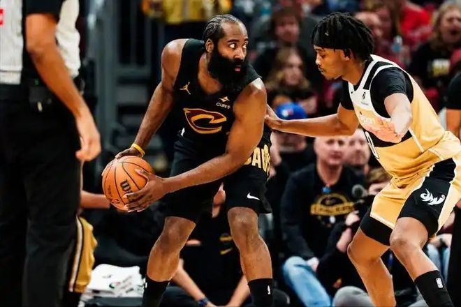 10胜1负！哈登主场首秀13+11！小将狂轰9记三分，铁塔8中8砍21+9