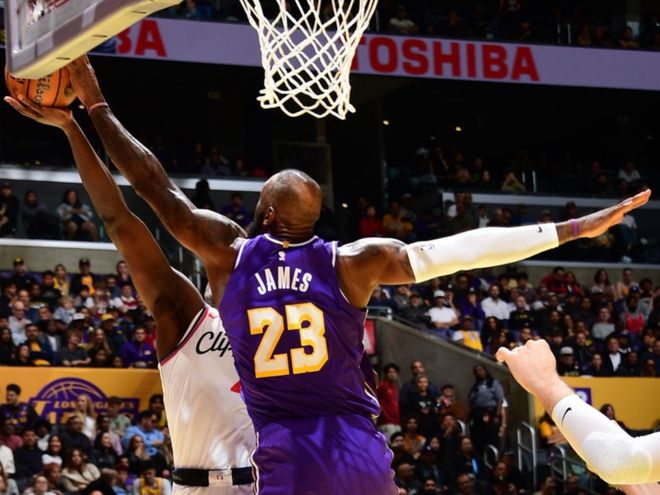 湖人本赛季有詹姆斯的比赛，胜率百分百！