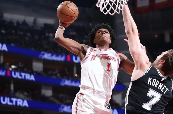 缺点暴露无遗！火箭后场新星到现在还是没有适应控卫的角色？