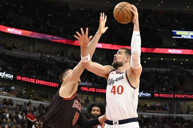 大崩盘！残阵快船单节狂输26分：全队三分13中3，哈登15中5低迷