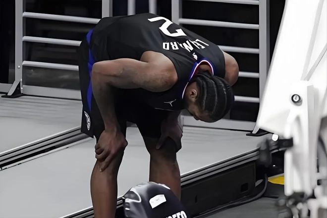 突发！伦纳德膝盖不适，提前返回治疗，本赛季单场55分&场均28分