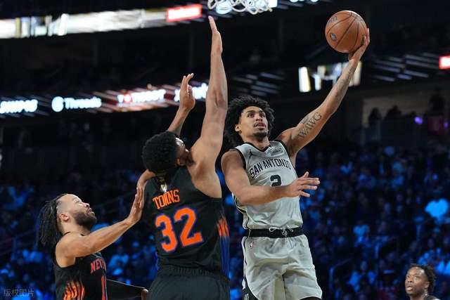 拉锯战！NBA杯决赛交替领先：文班亚马状态不佳，布伦森轰15+4