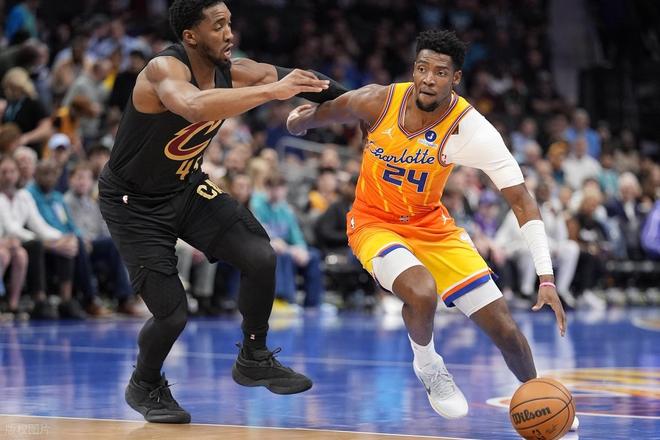 最佳新秀！克尼佩尔完胜哈登！米切尔背靠背发威，阿伦打爆黄蜂！