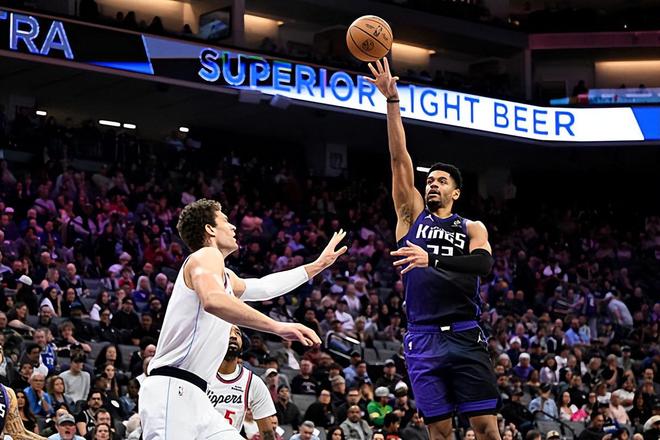 打爆快船防线！国王为这位内线新秀提供4年长约是明智的选择？