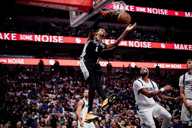 23岁场均22+5，却被降为替补，数据连续4年下滑 仍被视为球员榜样