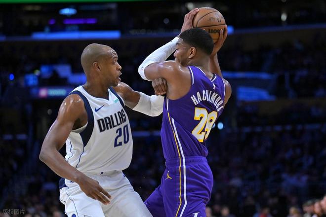 垃圾时间刷三双！詹姆斯28+10+12！里夫斯回暖，湖人升至西部第五