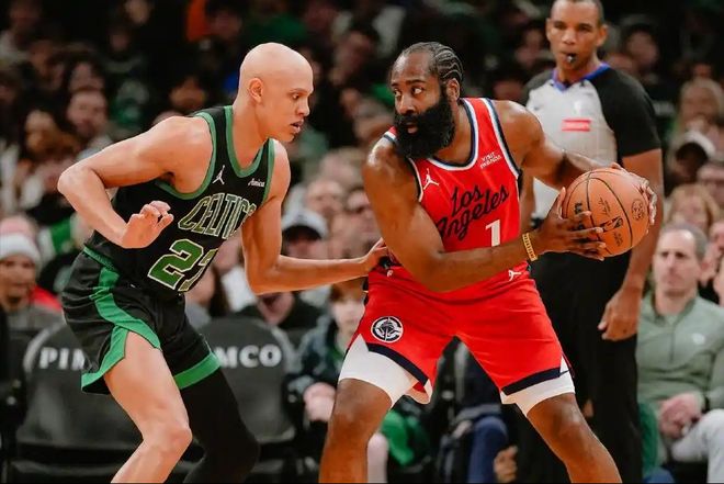 下半場32分仍惜敗！哈登險造“麥迪時刻”，名嘴：令人心碎的失利