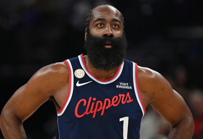 主力被迫三节打卡！快船被爵士拖垮惨败：主力10人均龄33.1岁太老