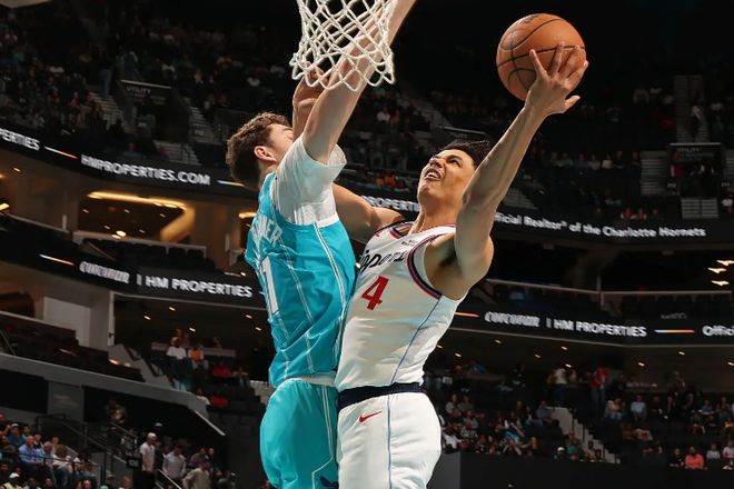 最幸运的新秀！快船锋线新秀竟然能够在卢指导手里连续成为先发？