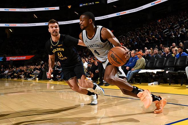 完爆了勇士防线！马刺后场核心的重要性真是被严重低估了？