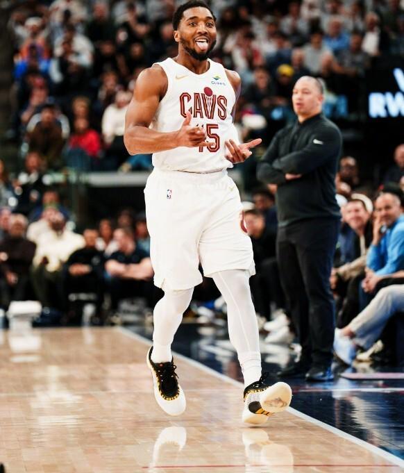 124-91！哈登交易后未登场，米切尔29+9，骑士客场大胜快船