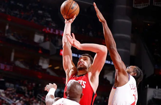 打爆了快船内线！火箭内线支柱看起来也在调整自己的打法？