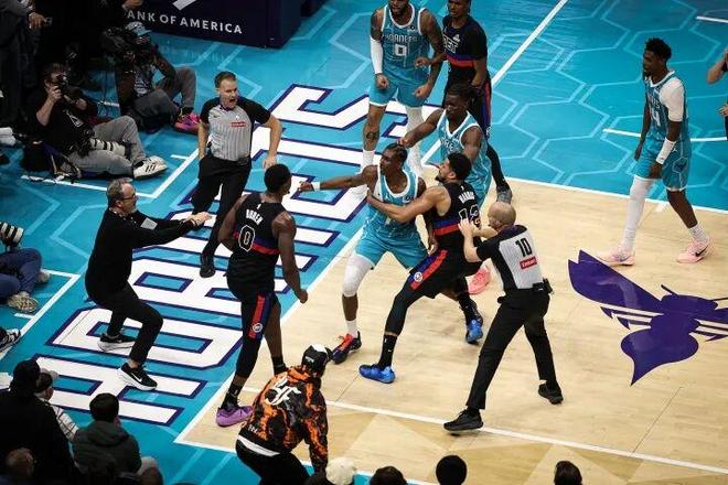 瀚森：古希腊掌管2分1板的神！哈登三个盖帽，哪个倒霉蛋贡献的