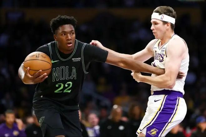 22+12+4帽！湖人罕见超级中锋，隔扣三冠内线，打出10胜1负新秘诀