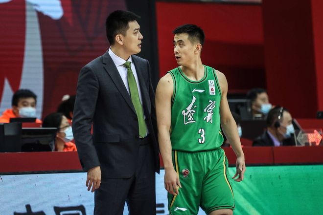 看完辽宁耻辱输江苏，再看看广东！你才知道杜锋和朱芳雨多伟大