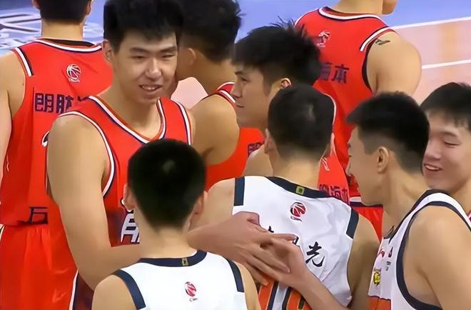 百分百命中砍14+7！徐昕打脸杜锋，赛后采访话里有话，能回广东吗