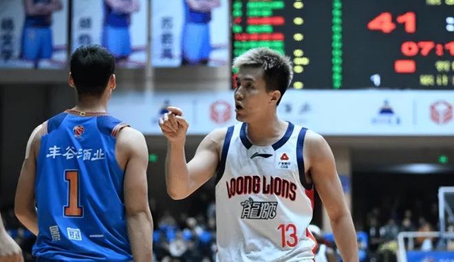 单节10分带队取胜！正负值+22！健康郭艾伦真强！