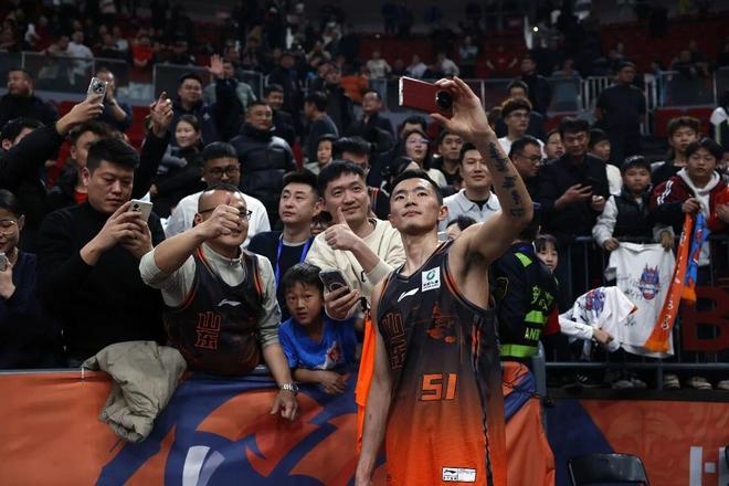完美收官，山东男篮八连胜结束本赛季临沂主场全部赛事