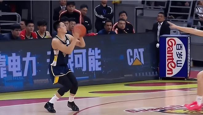 广东半场险胜北控！三首发齐爆，奎因却狂铁，北控多人给到贡献！