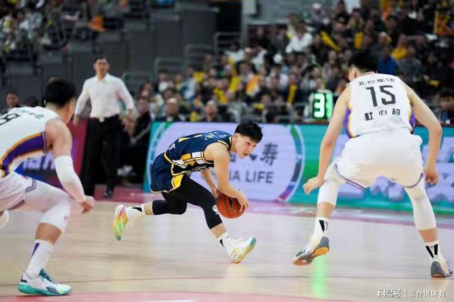 广东队被绝杀再收两大坏消息，杜锋坑了徐杰，球迷愤怒