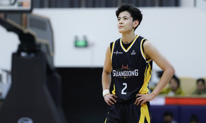 “扫武除鹤”却三连败！广东女篮海报遇争议：本对杨舒予颇为称赞