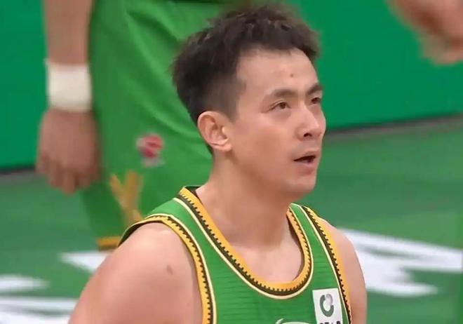 CBA疯狂一夜！深圳双杀辽篮，上海惊魂逆转新疆，北京险翻车输球