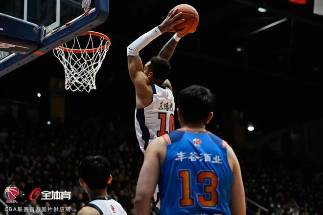 “千胜”加冕夜！华南虎104-76力克四川