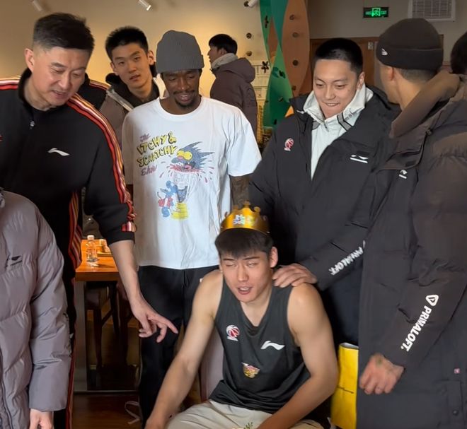 广东为陈家政庆生！小胡徐杰按捺不住，杜锋待遇拉满，4人下狠手