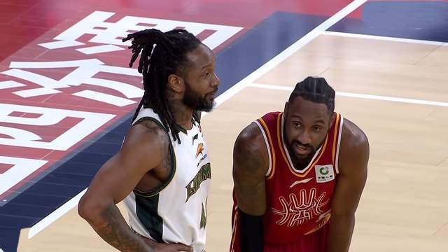 赵继伟错失关键球，空砍15+6+7 辽宁男篮惜败山西 双外援弹尽粮绝