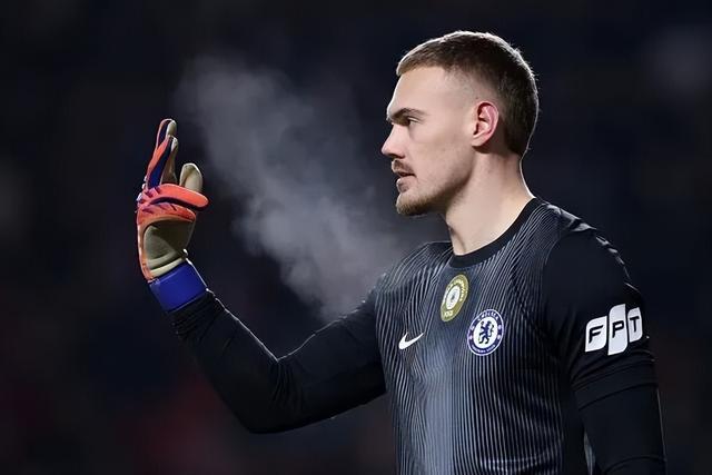 不走运！蓝军二门欧冠半场伤退 新帅本欲重点培养他