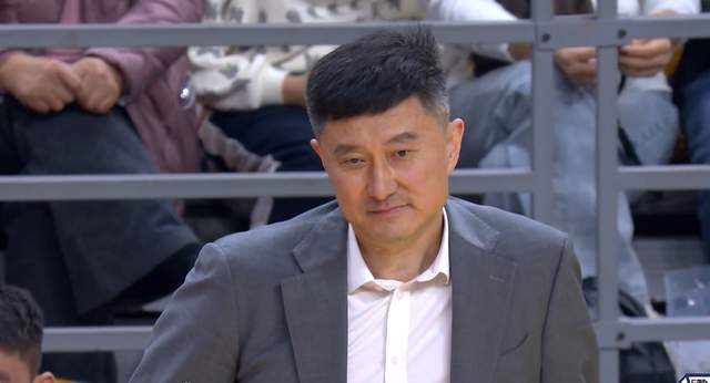 广东10分完胜强敌，2人发挥抢眼，山东小伙出息了，他仨愧对杜锋