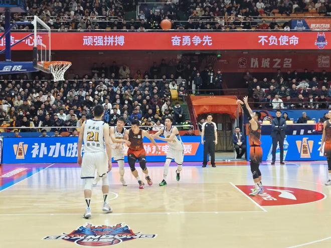 山东主场击退浙江广厦 近12场11胜1负