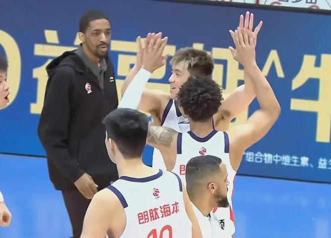 郭艾伦炸了！杨鸣要走了！早干嘛去了啊…