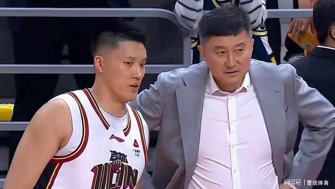 真相大白！广东男篮五连胜CBA排名第一原因曝光，杨铭亮相新岗位