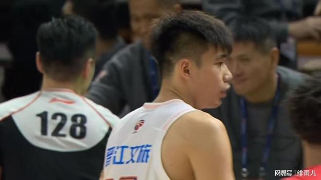 1换1交易徐杰？杨曦皓狂轰生涯最强一战，这才是广东队的内线答案