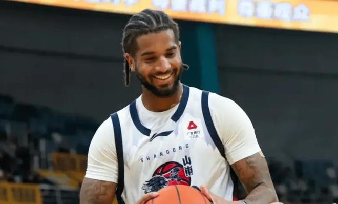 山东77-86广厦  球员评价：1人满分，4人及格，6人低迷