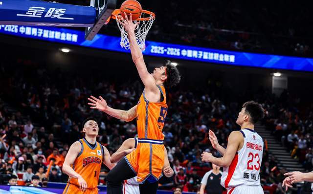 CBA积分榜最新排名！3队哄抢第一，黑马杀进前4，辽宁跌出季后赛