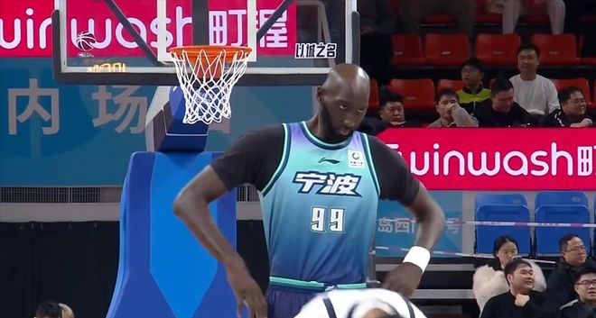 炸裂的53犯76罚！宁波队史首胜广东！3人毕业2人伤退杜锋损失惨重