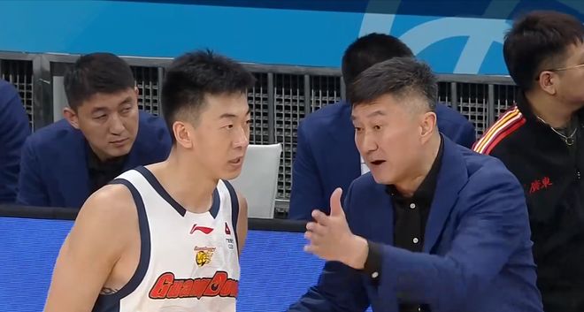 徐杰伤情确认！上海练出超级新人，4坏消息让粤沪战彻底失去悬念